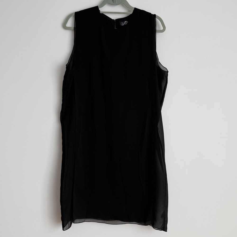 Chic Sleeveless Black Shift Dress